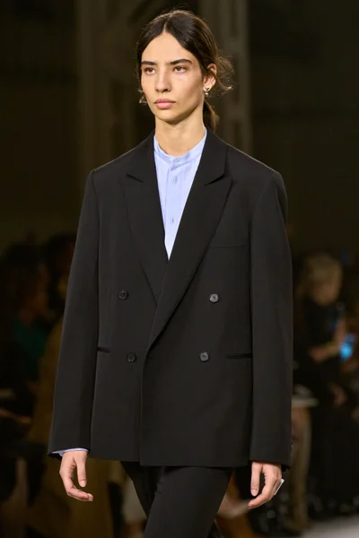 Look 3